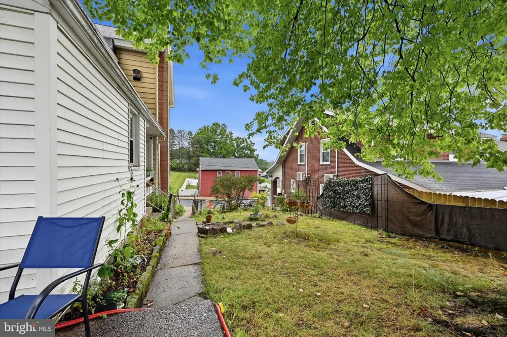 30 WALNUT STREET Mohnton, PA 19540