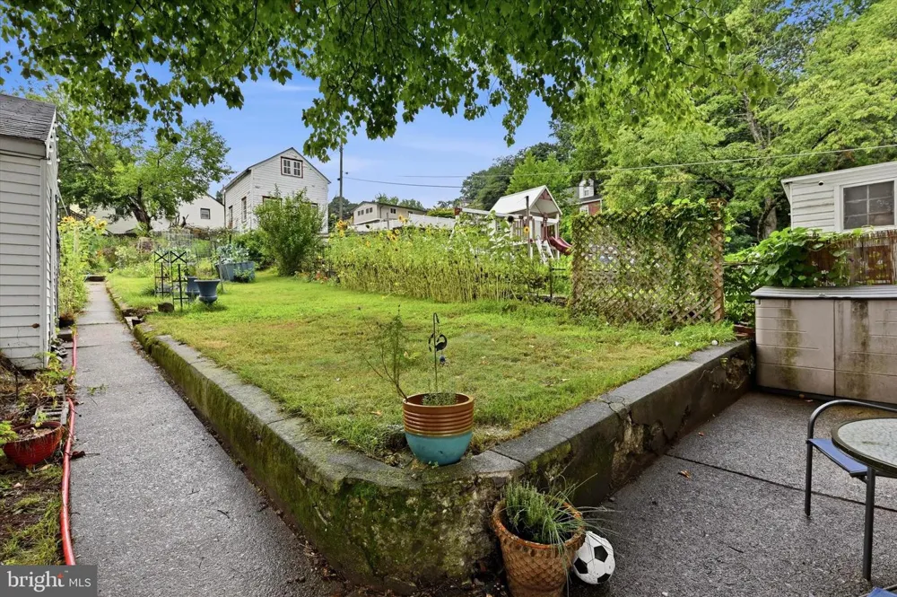 30 WALNUT STREET Mohnton, PA 19540