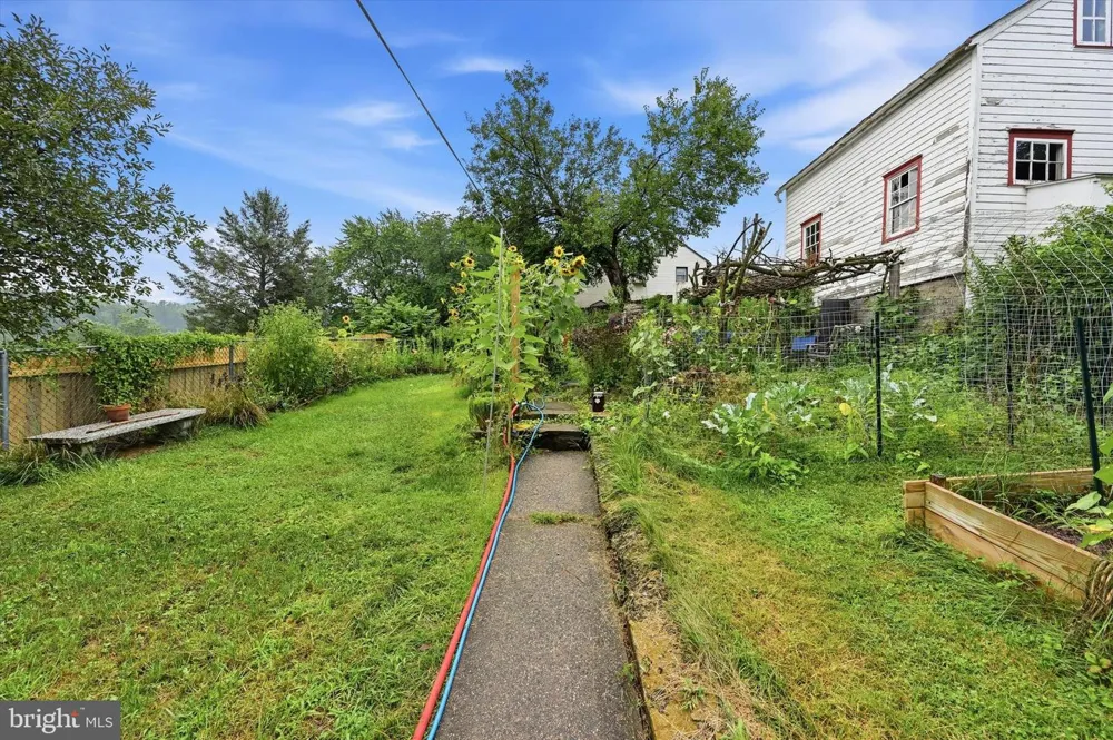30 WALNUT STREET Mohnton, PA 19540
