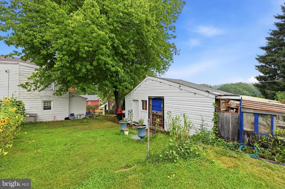 30 WALNUT STREET Mohnton, PA 19540