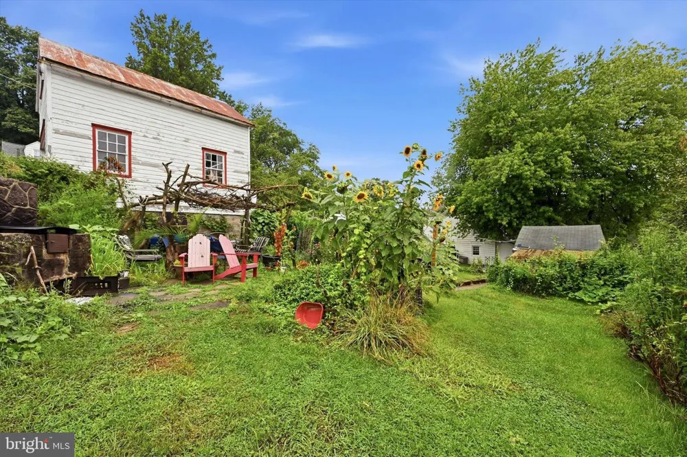30 WALNUT STREET Mohnton, PA 19540