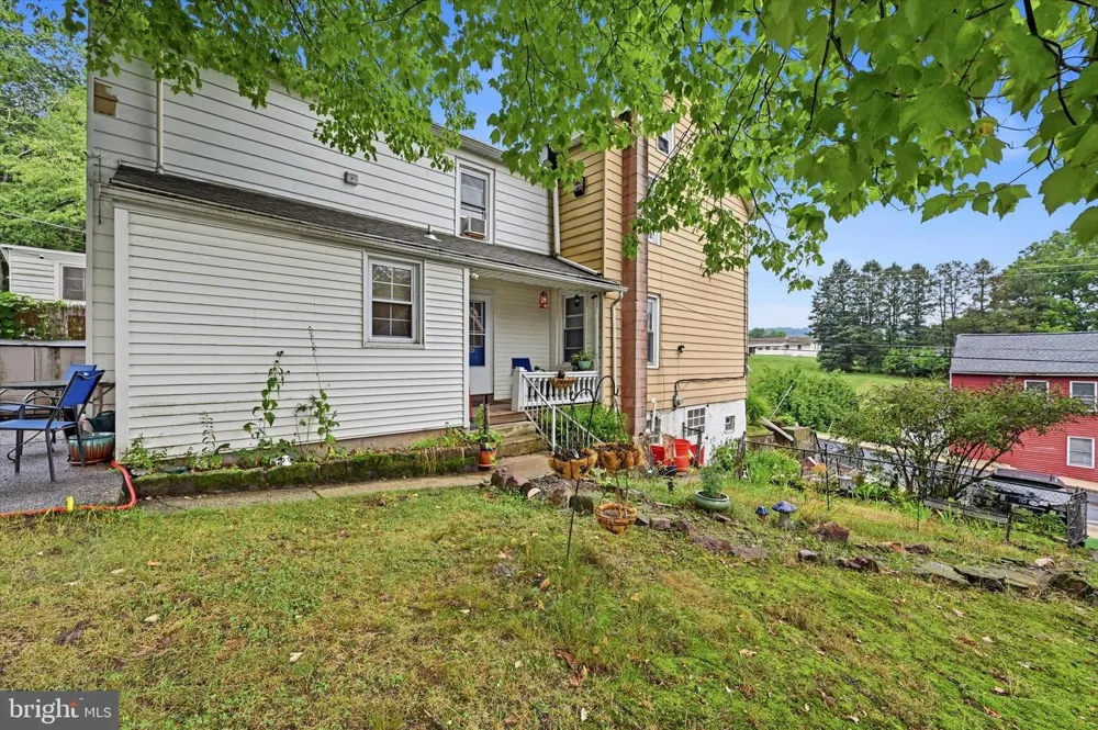 30 WALNUT STREET Mohnton, PA 19540