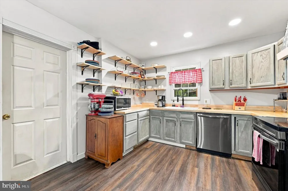30 WALNUT STREET Mohnton, PA 19540