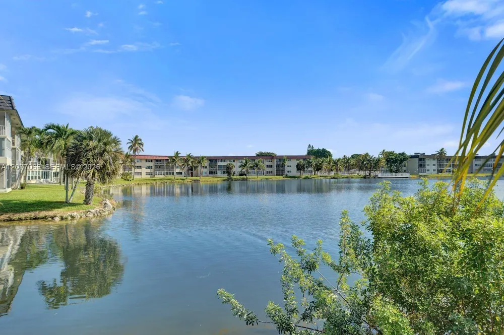 18707 NE 14th Ave #522 Miami, FL 33179