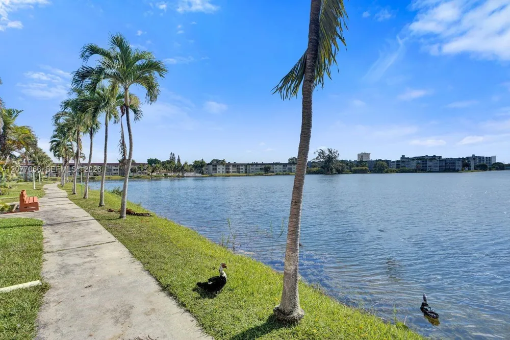 18707 NE 14th Ave #522 Miami, FL 33179