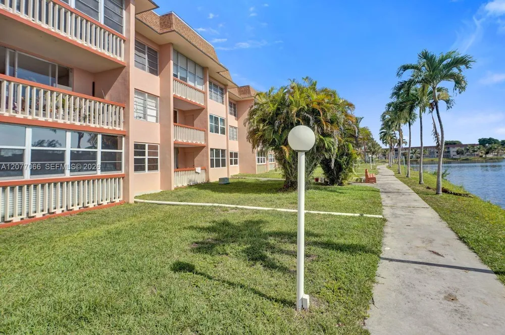 18707 NE 14th Ave #522 Miami, FL 33179