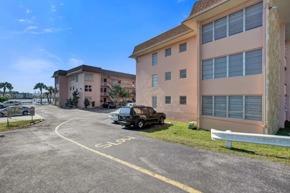 18707 NE 14th Ave #522 Miami, FL 33179