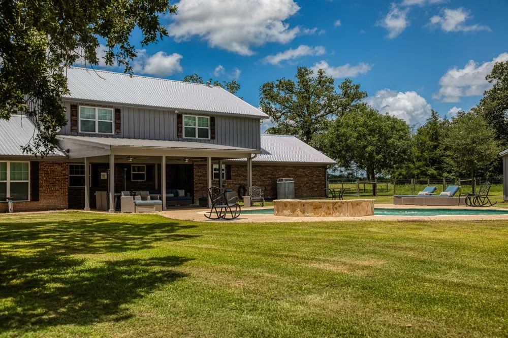 528 E Us Highway 290 Highway Carmine, TX 78932