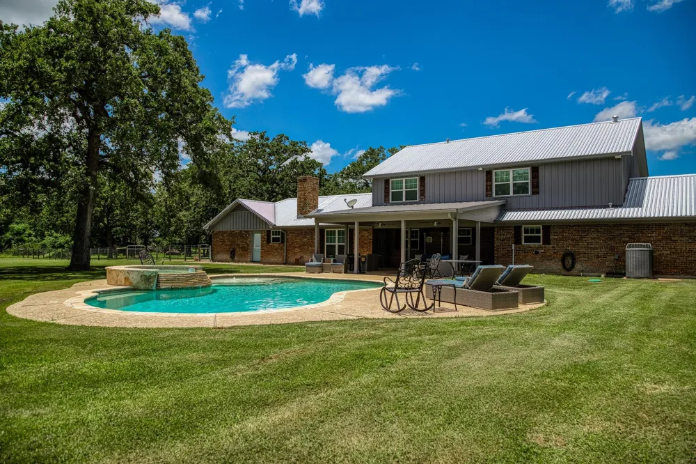 528 E Us Highway 290 Highway Carmine, TX 78932
