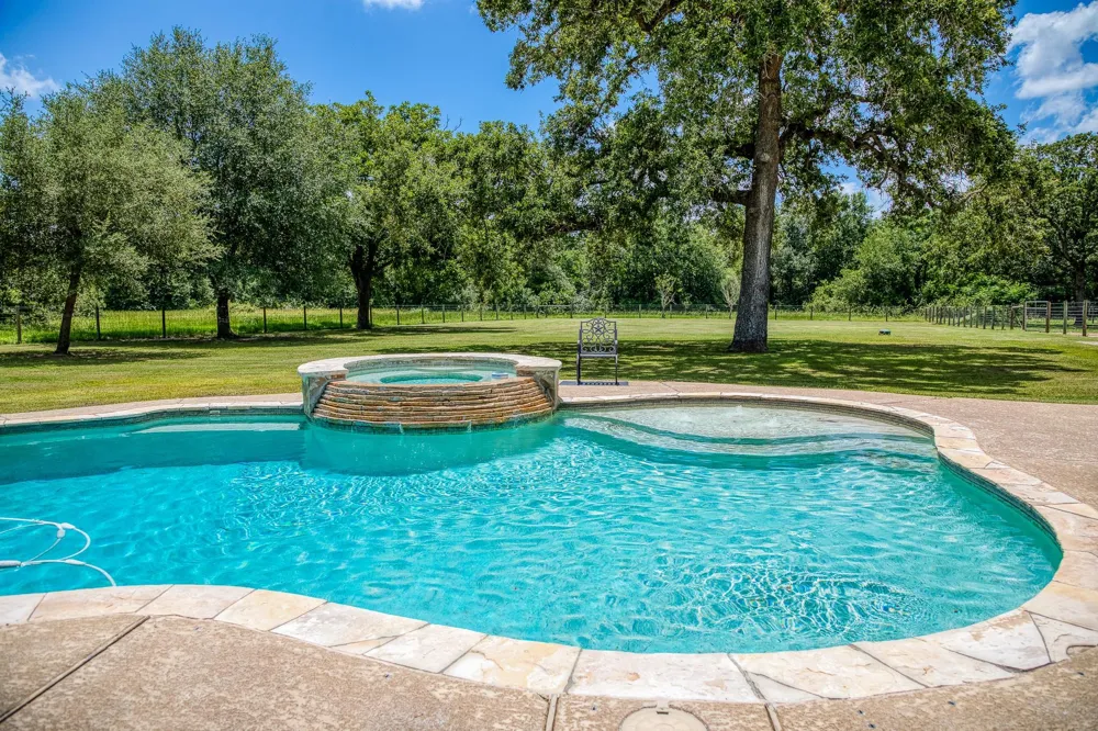 528 E Us Highway 290 Highway Carmine, TX 78932