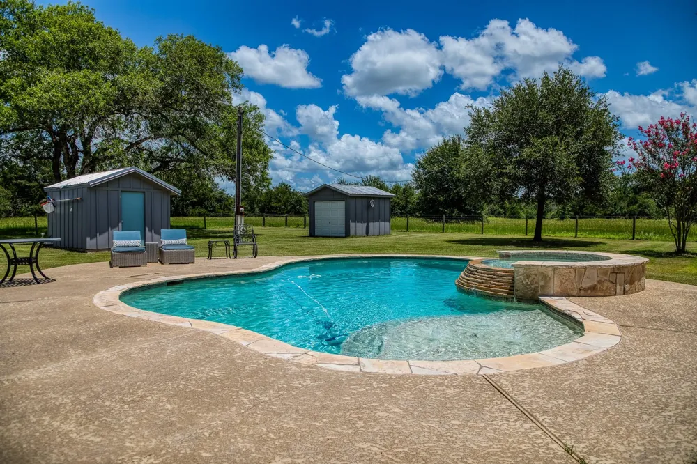 528 E Us Highway 290 Highway Carmine, TX 78932