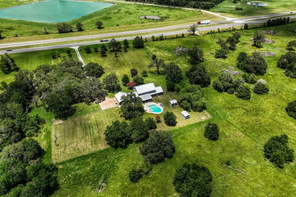 528 E Us Highway 290 Highway Carmine, TX 78932