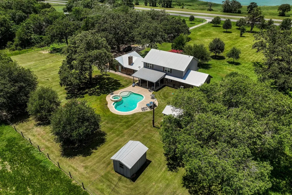 528 E Us Highway 290 Highway Carmine, TX 78932
