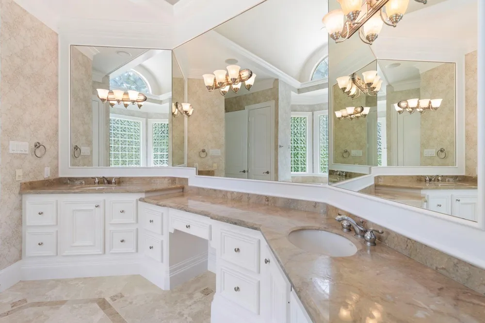 39 W Bracebridge Circle The Woodlands, TX 77382