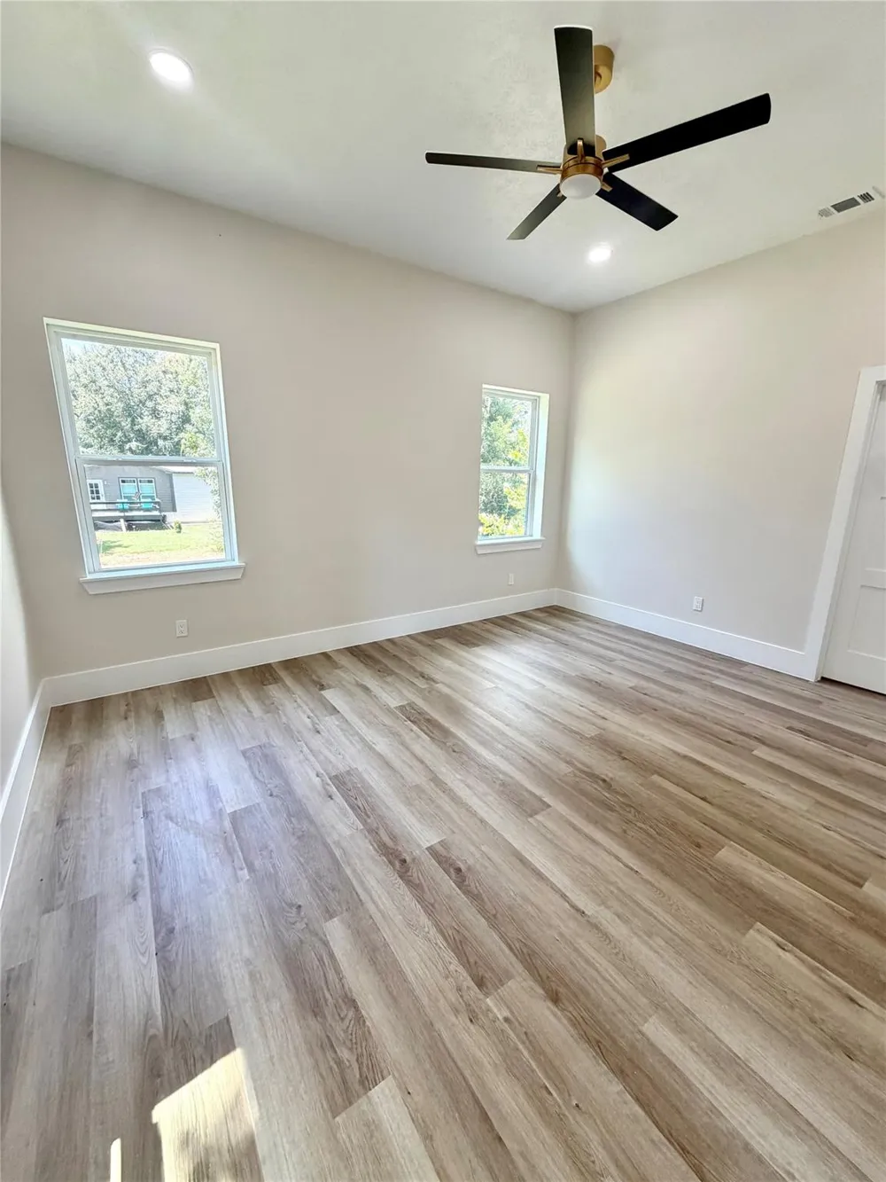 40 Seals Avenue Shepherd, TX 77371