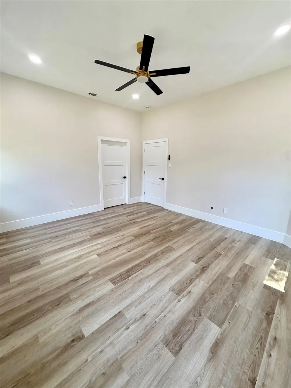 40 Seals Avenue Shepherd, TX 77371