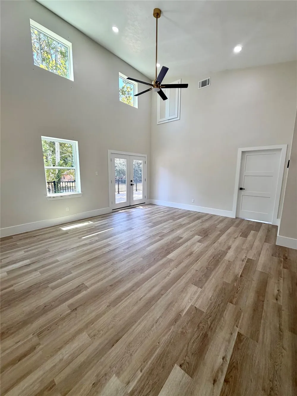 40 Seals Avenue Shepherd, TX 77371