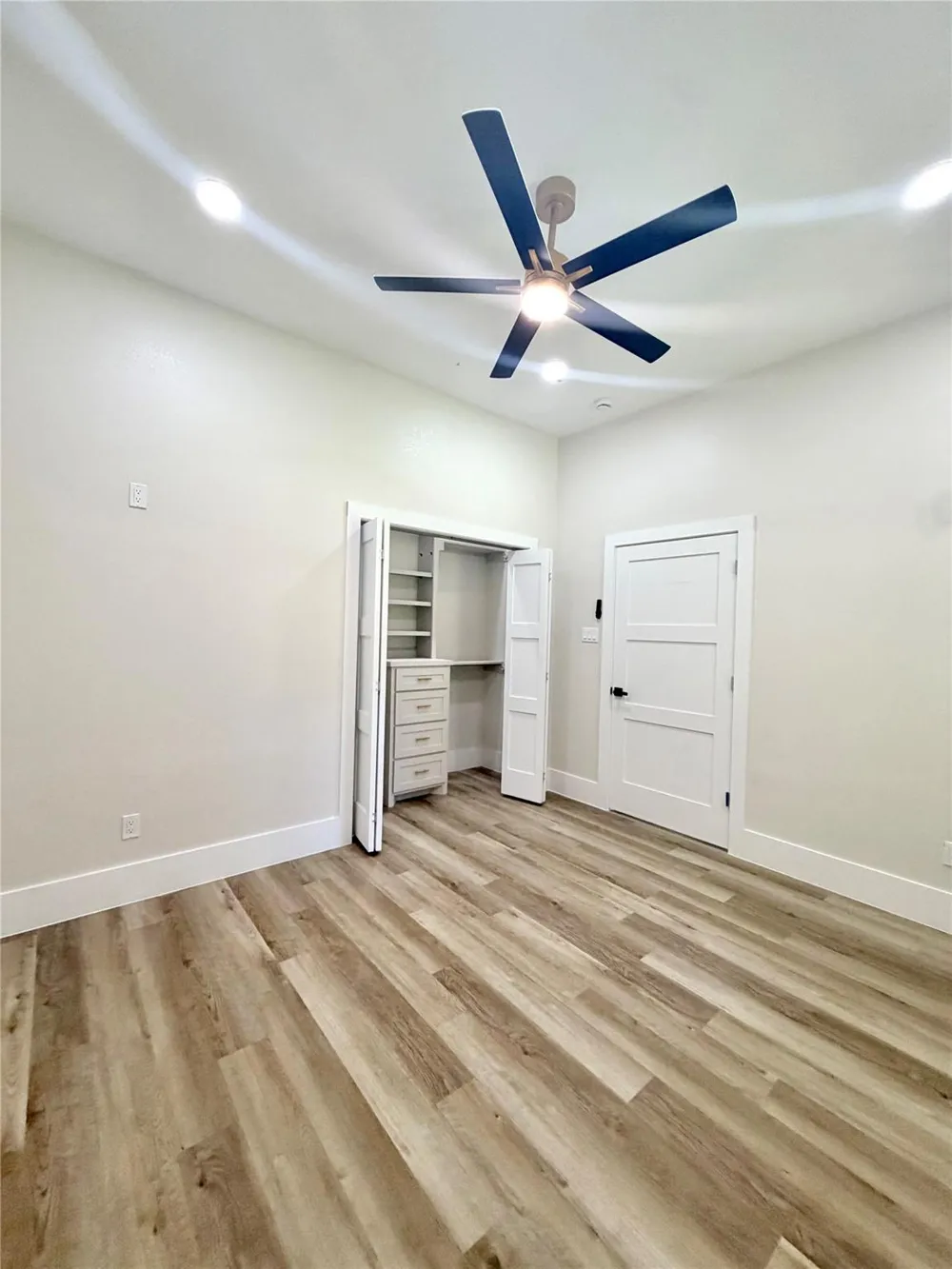 40 Seals Avenue Shepherd, TX 77371