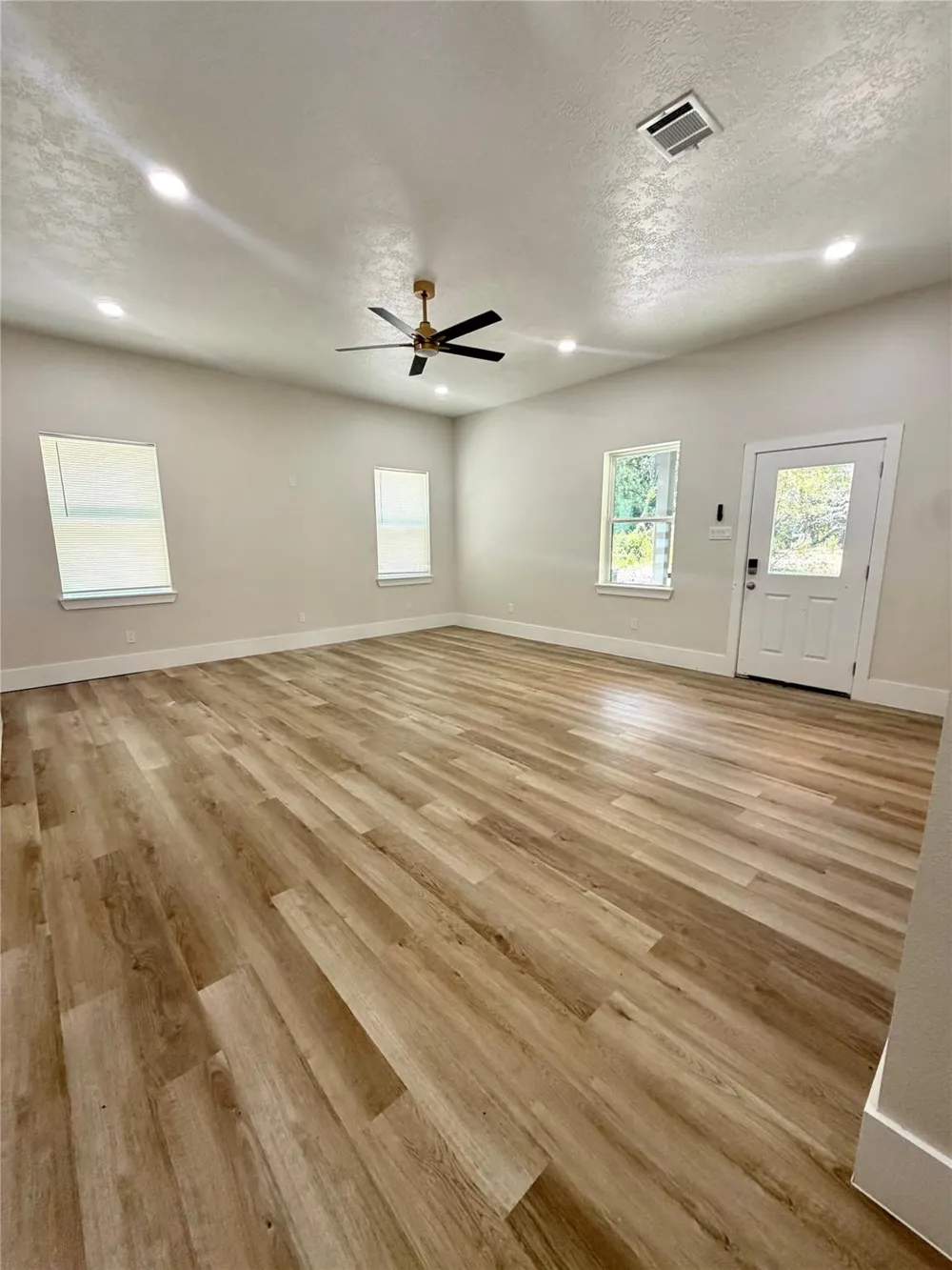 40 Seals Avenue Shepherd, TX 77371