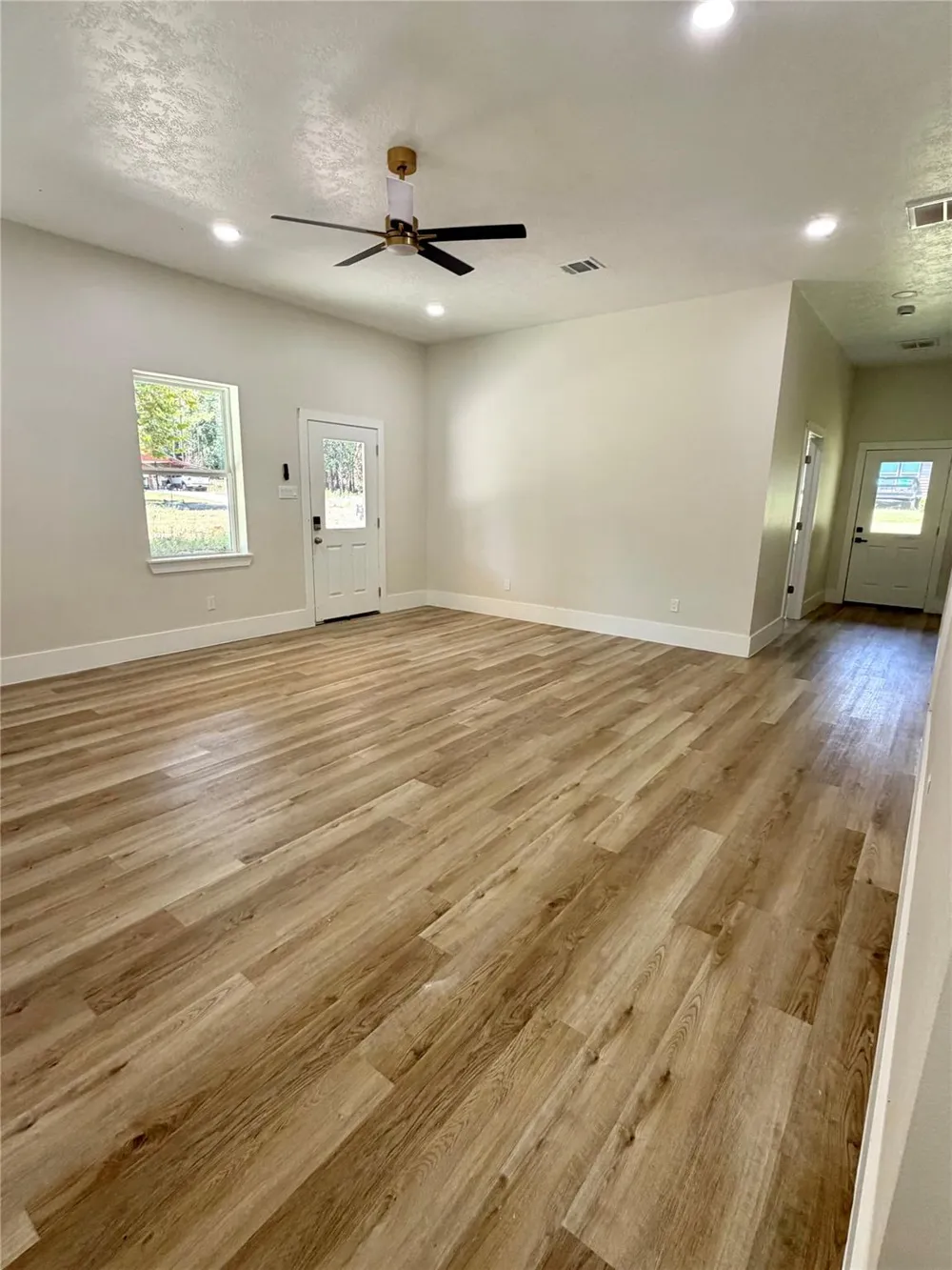 40 Seals Avenue Shepherd, TX 77371