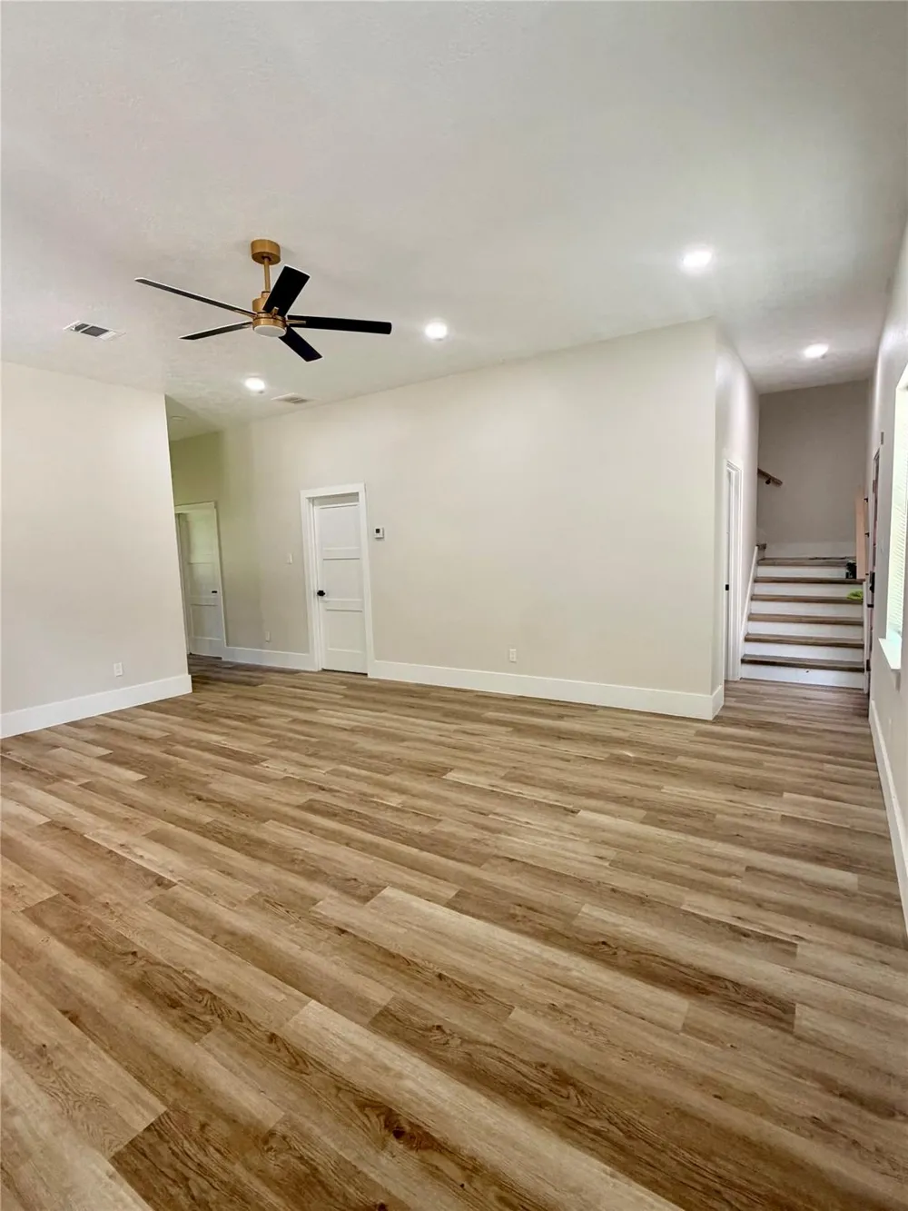 40 Seals Avenue Shepherd, TX 77371
