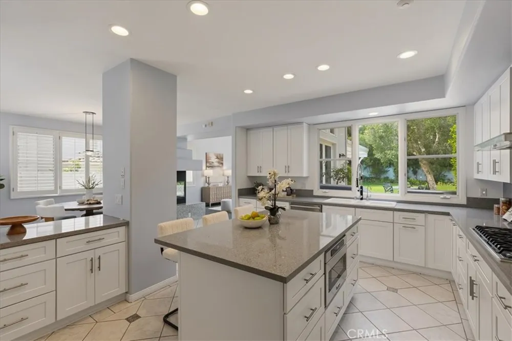 10811 Baile Avenue Chatsworth, CA 91311