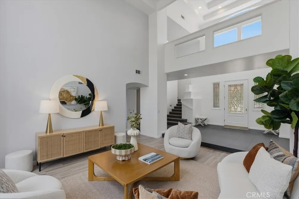 10811 Baile Avenue Chatsworth, CA 91311