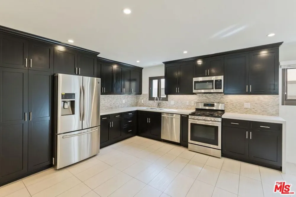 6930 De Celis Place #34 Lake Balboa, CA 91406
