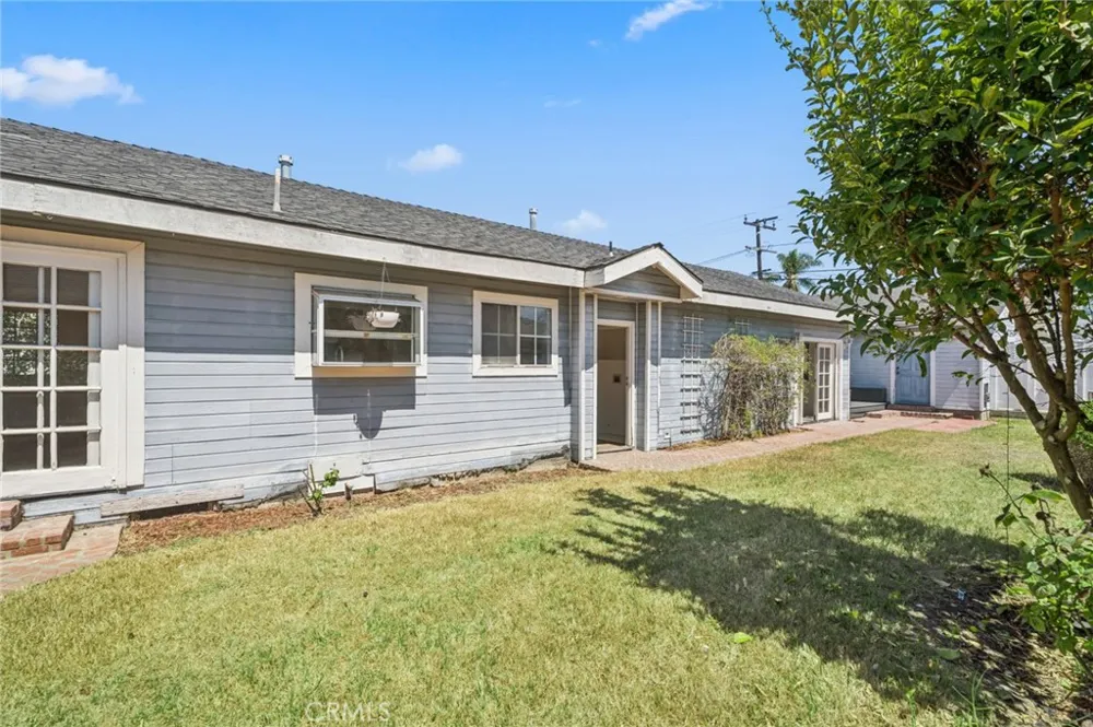284 E 18th Costa Mesa, CA 92627