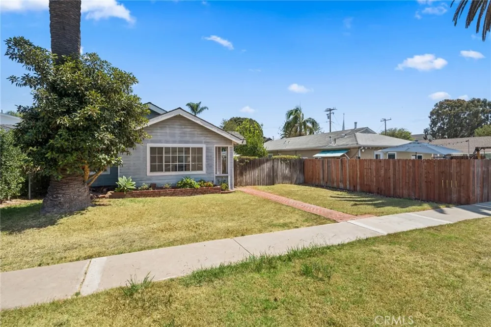 284 E 18th Costa Mesa, CA 92627