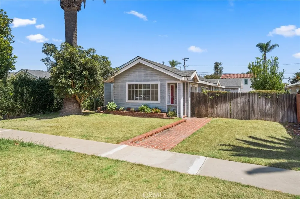284 E 18th Costa Mesa, CA 92627