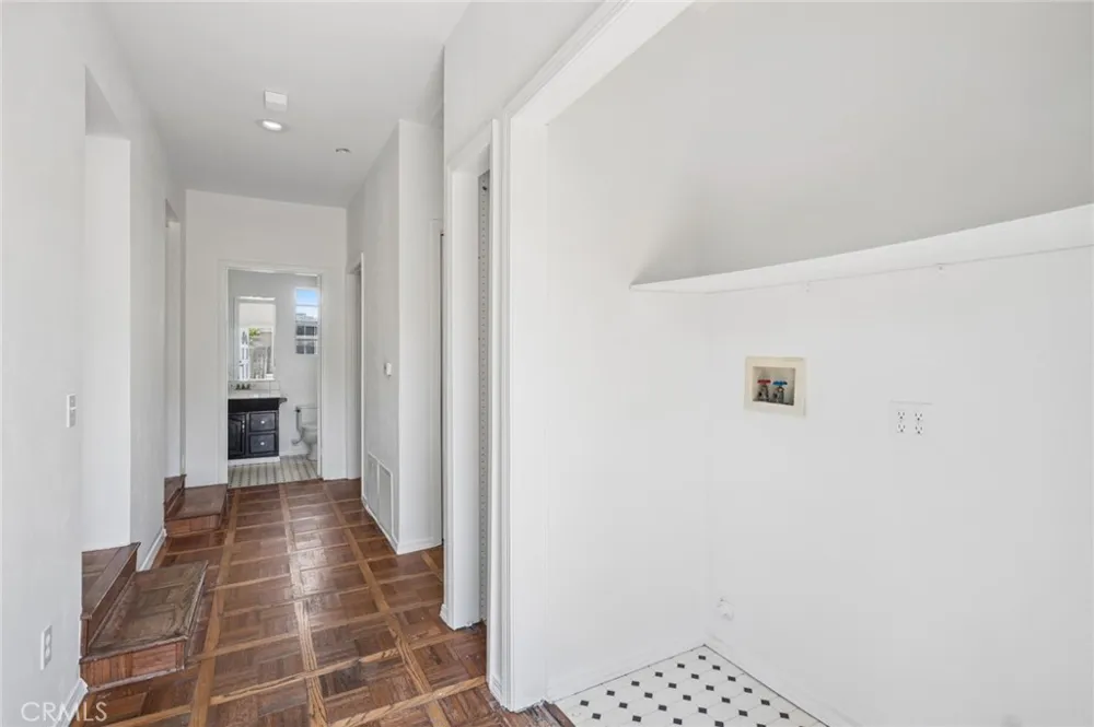284 E 18th Costa Mesa, CA 92627