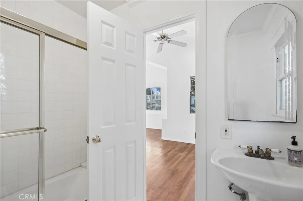 284 E 18th Costa Mesa, CA 92627