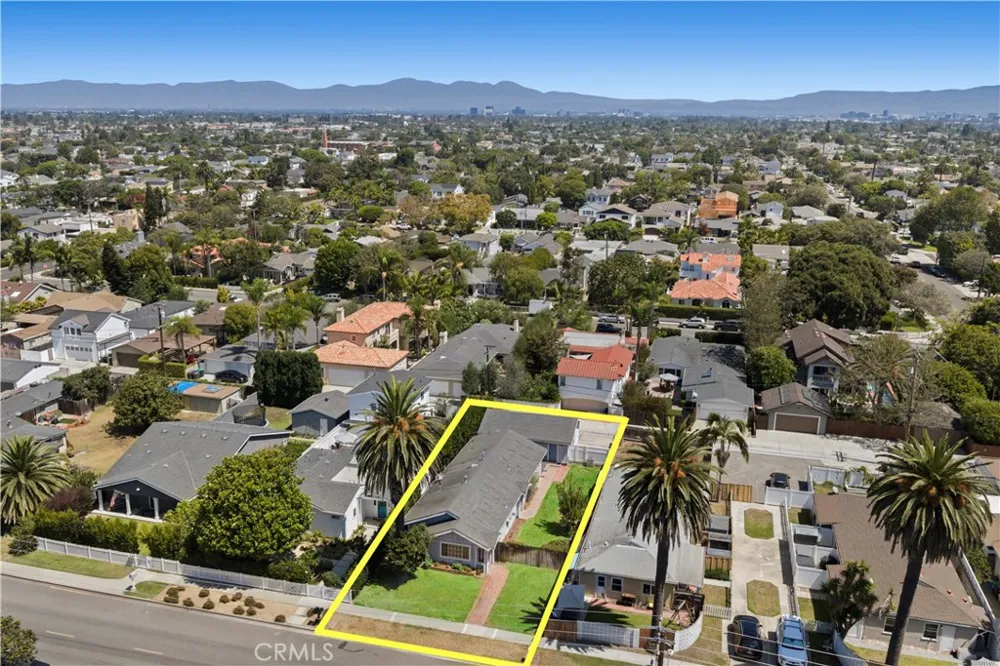 284 E 18th Costa Mesa, CA 92627