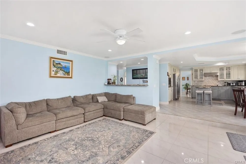 26 Danforth Laguna Niguel, CA 92677