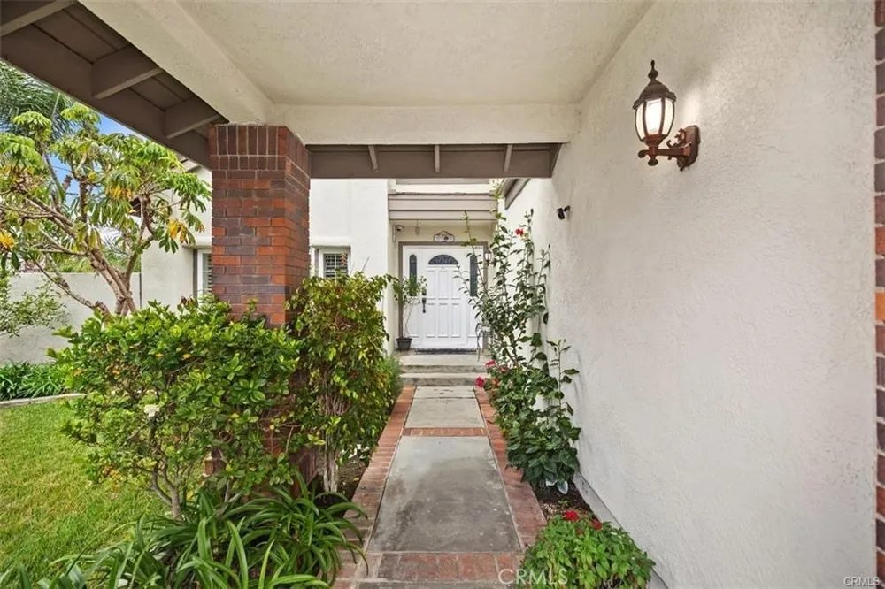 26 Danforth Laguna Niguel, CA 92677