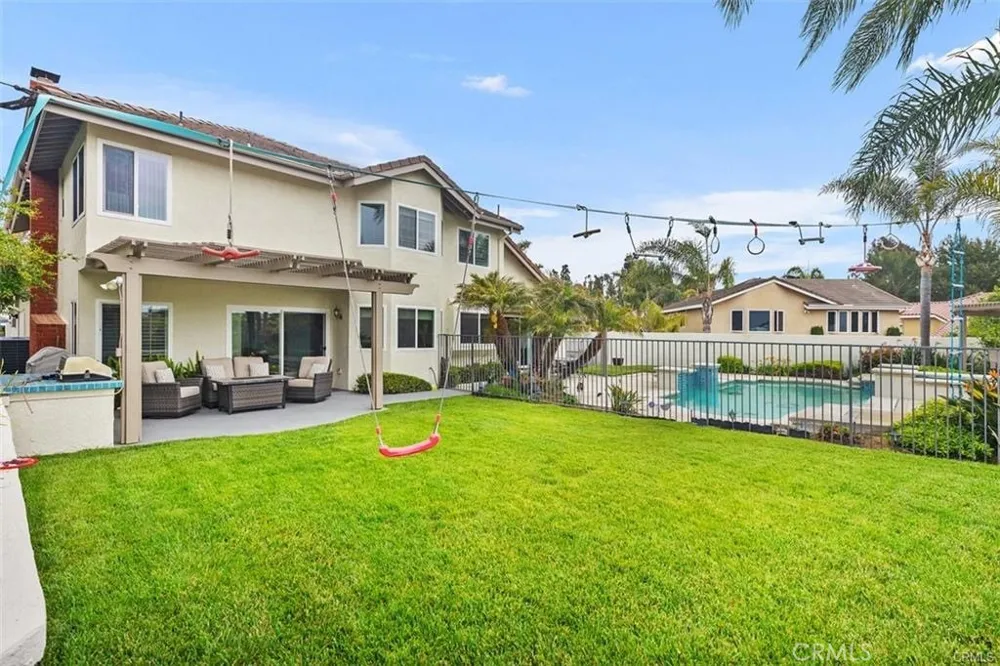 26 Danforth Laguna Niguel, CA 92677