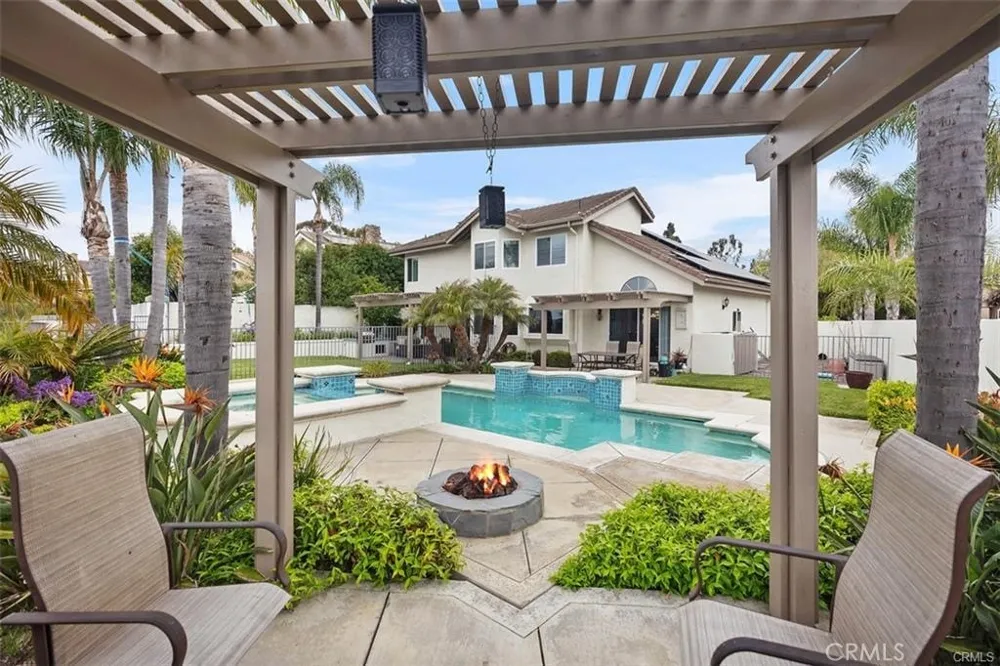 26 Danforth Laguna Niguel, CA 92677