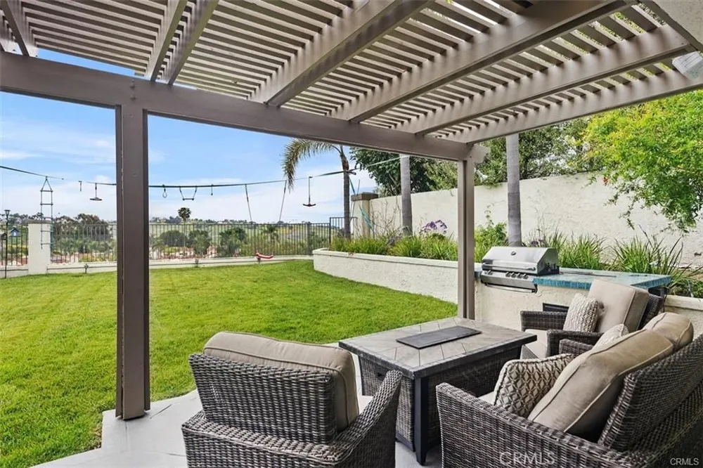 26 Danforth Laguna Niguel, CA 92677