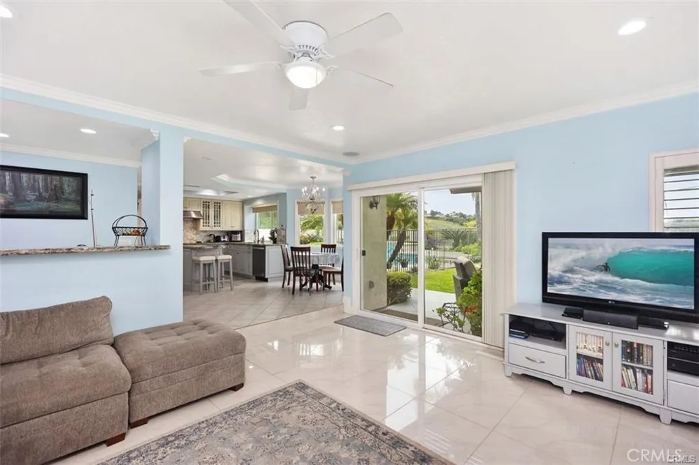 26 Danforth Laguna Niguel, CA 92677