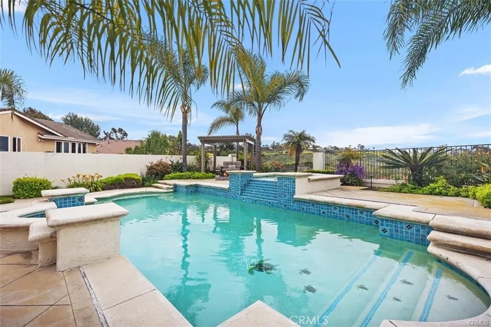 26 Danforth Laguna Niguel, CA 92677