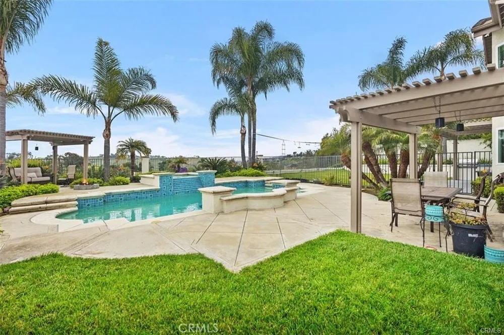26 Danforth Laguna Niguel, CA 92677