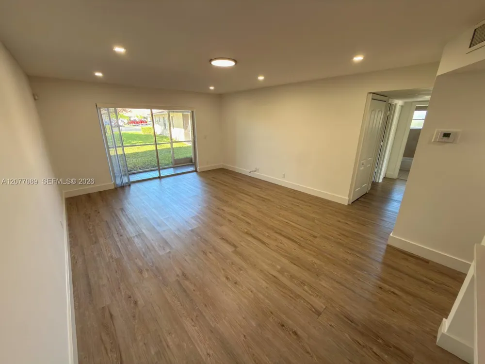 9937 Three Lakes Cir #14d Boca Raton, FL 33428
