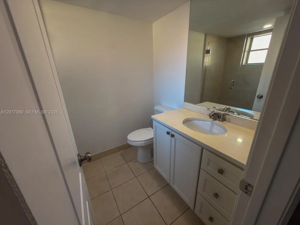 9937 Three Lakes Cir #14d Boca Raton, FL 33428