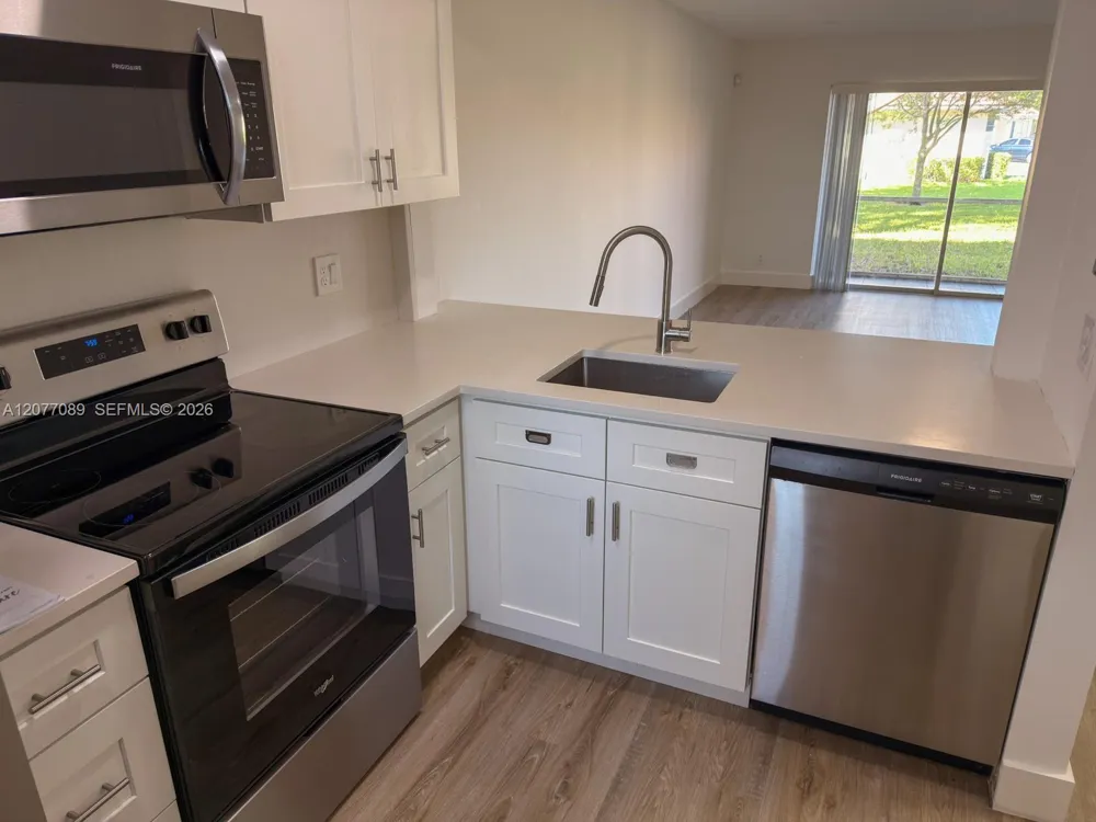 9937 Three Lakes Cir #14d Boca Raton, FL 33428