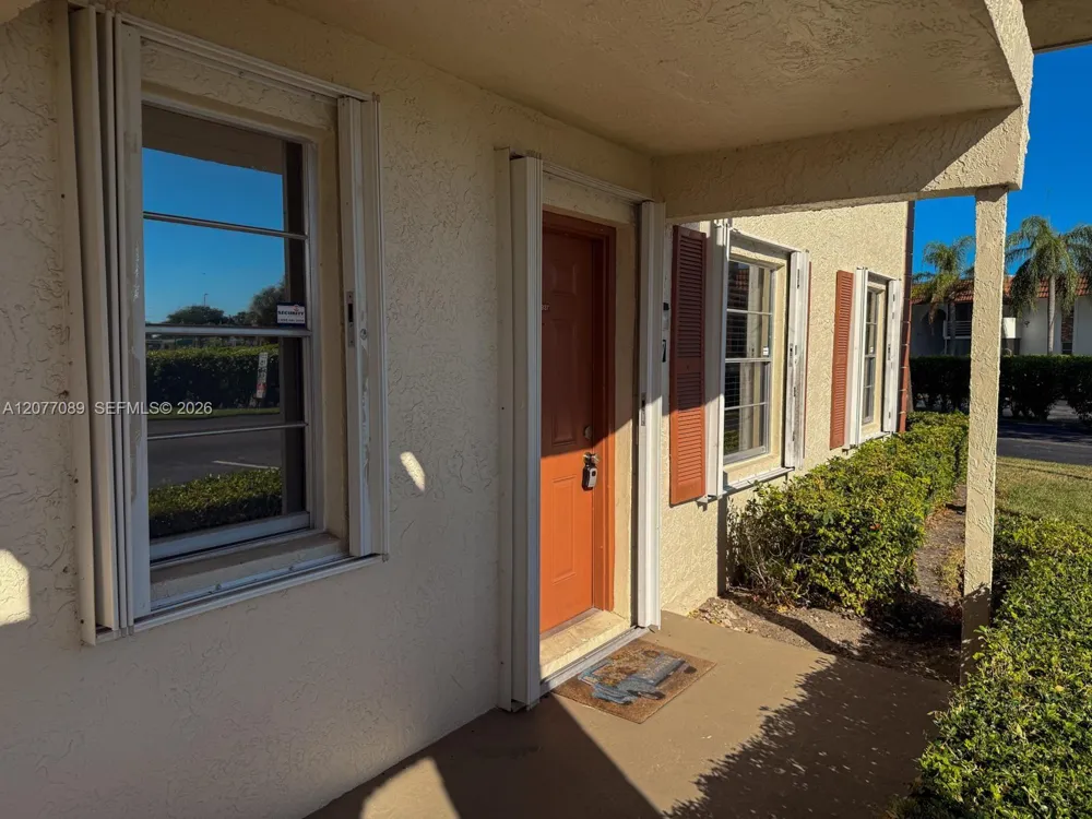 9937 Three Lakes Cir #14d Boca Raton, FL 33428
