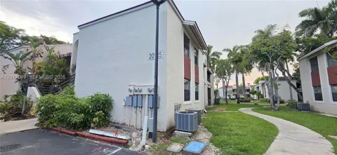 20125 NE 3rd Ct #3