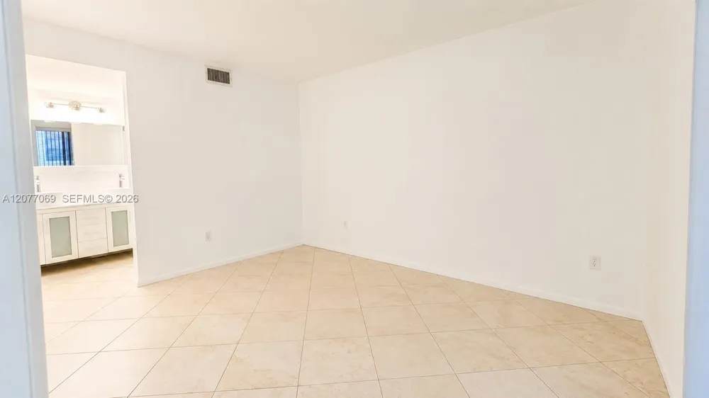 20125 NE 3rd Ct #3 Miami, FL 33179