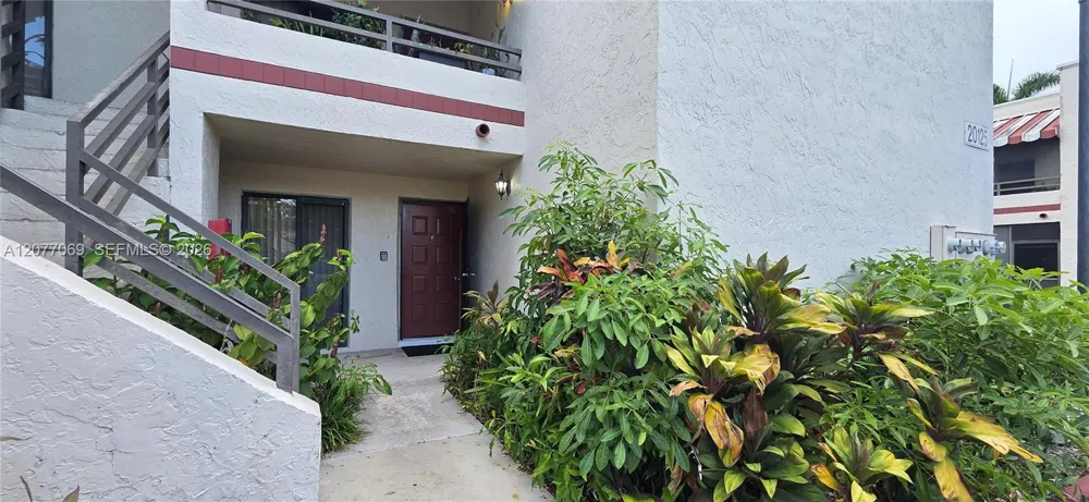 20125 NE 3rd Ct #3 Miami, FL 33179