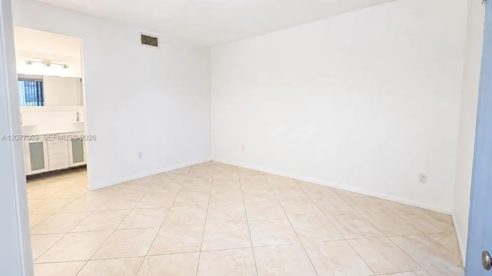 20125 NE 3rd Ct #3 Miami, FL 33179